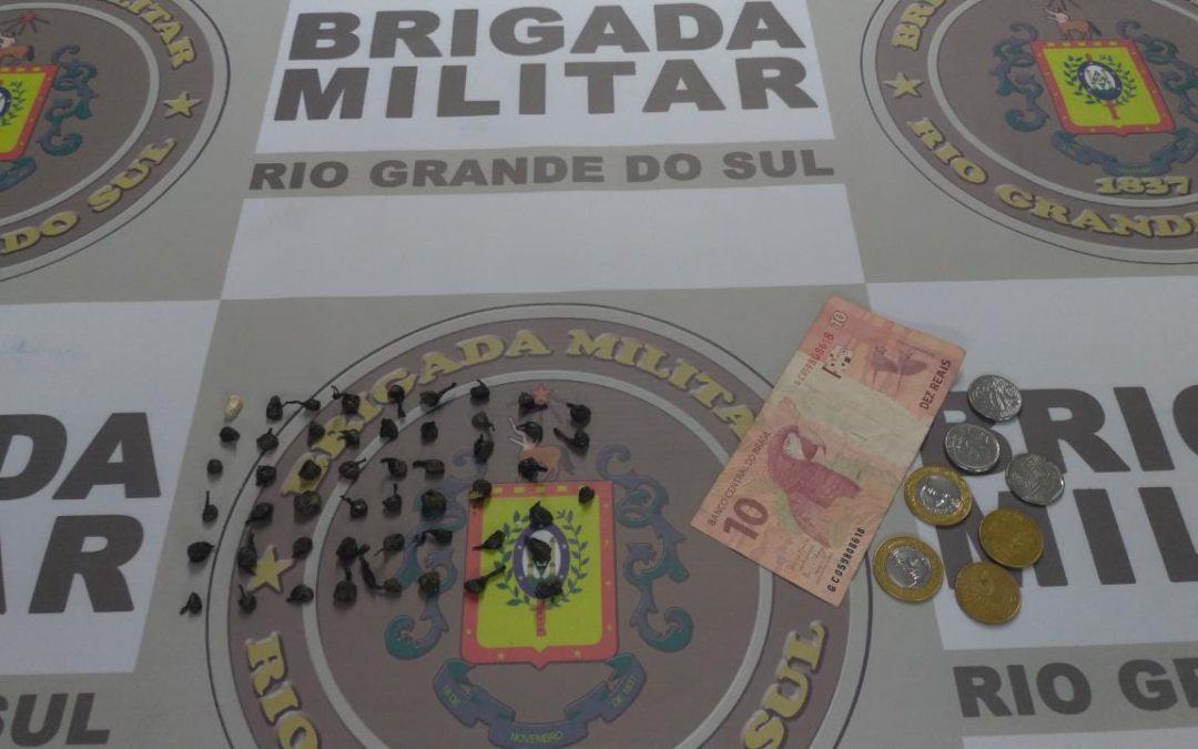 BM prende quatro pessoas por tráfico de drogas e apreende 233 pedras de crack