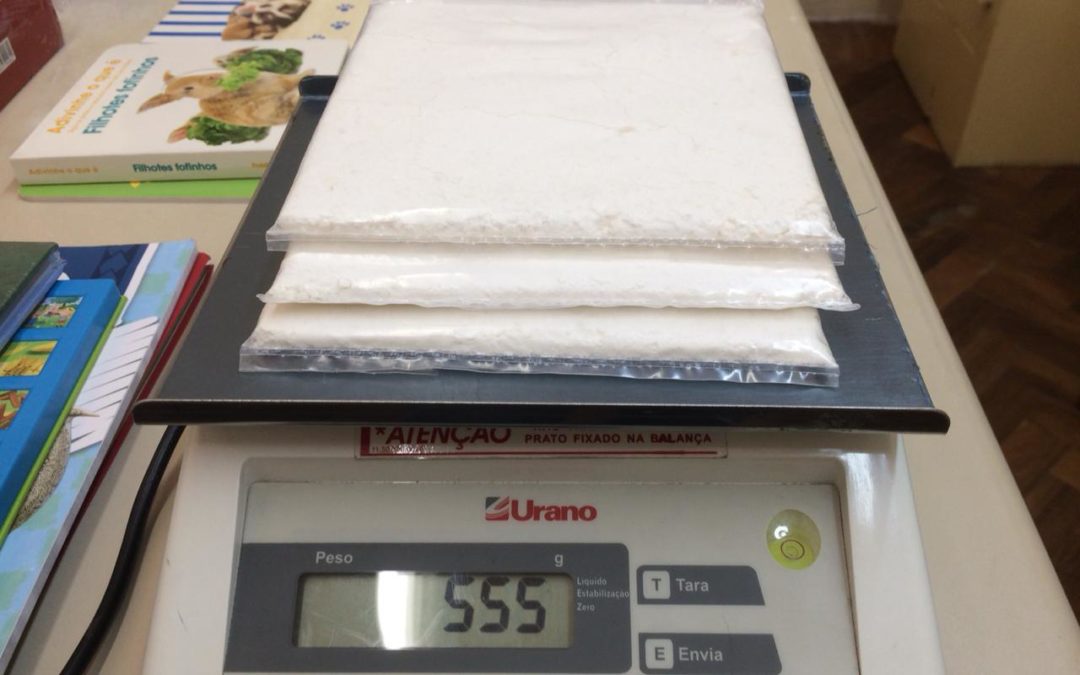 Polícia Federal apreende cocaína em livros infantis