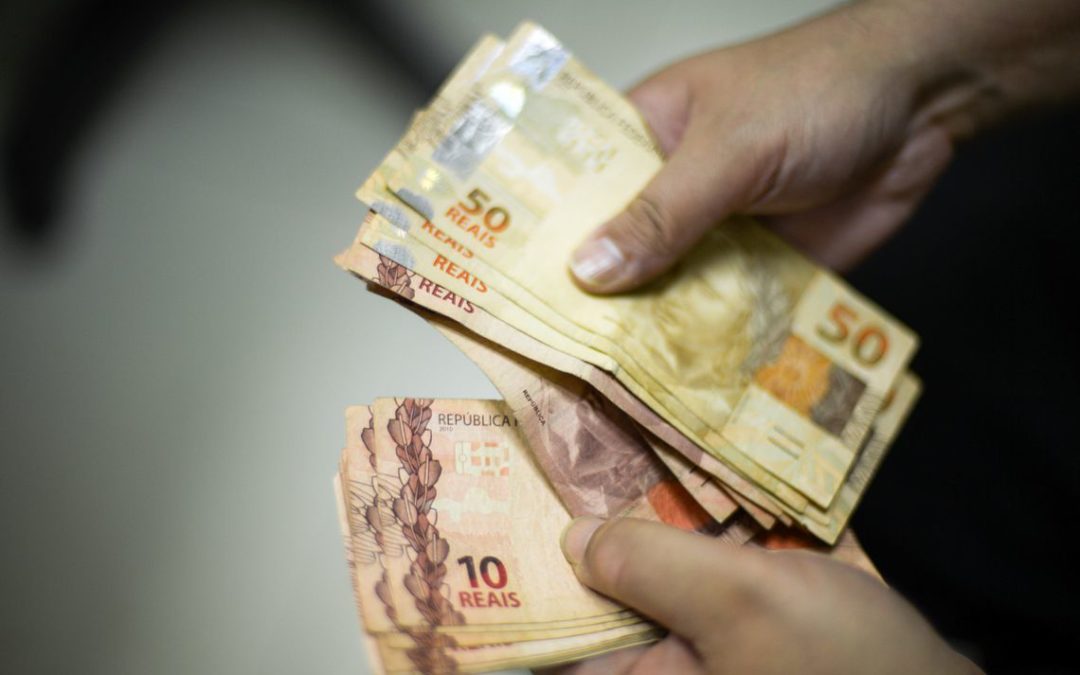 Governo propõe salário mínimo de R$ 1.040 para o próximo ano
