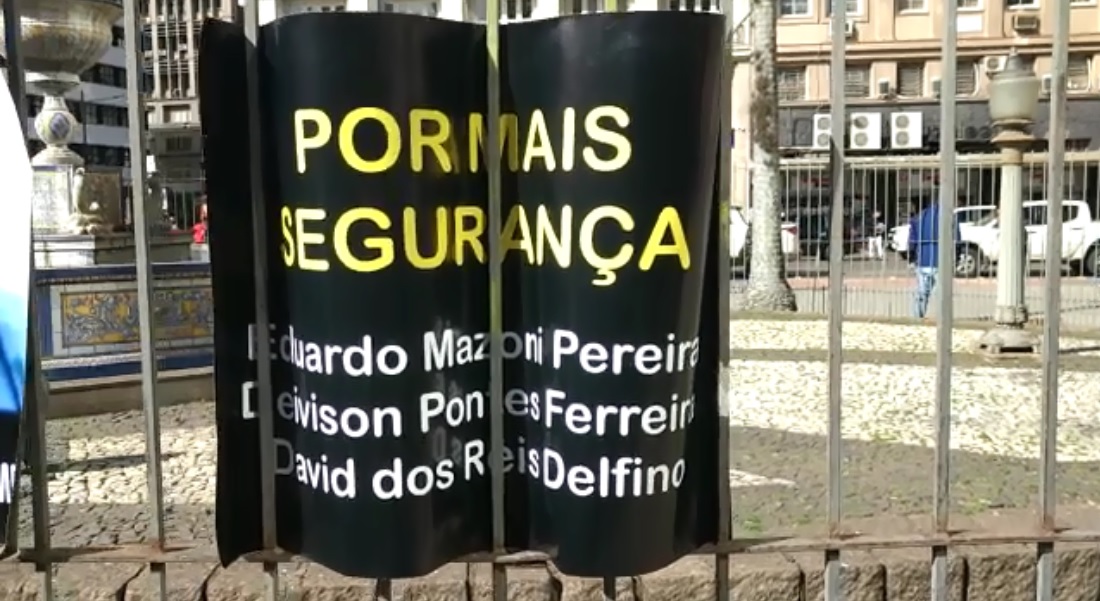 Motoristas de aplicativo fazem protesto em Porto Alegre