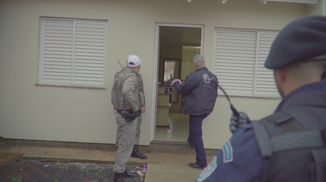 Polícia Civil e Brigada Militar realizam operação em condomínio do Minha Casa Minha vida em Canoas