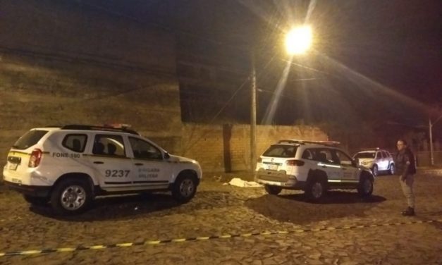 Mulher morre ao saltar de carro em movimento para fugir de assalto