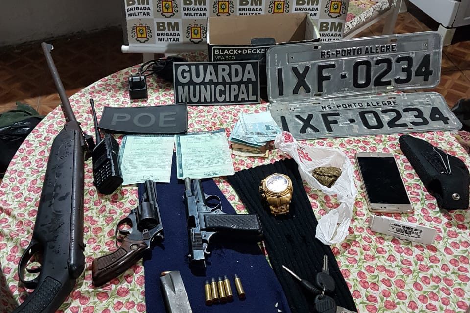 Brigada Militar prende dupla envolvida em roubo de carros em Cachoeirinha