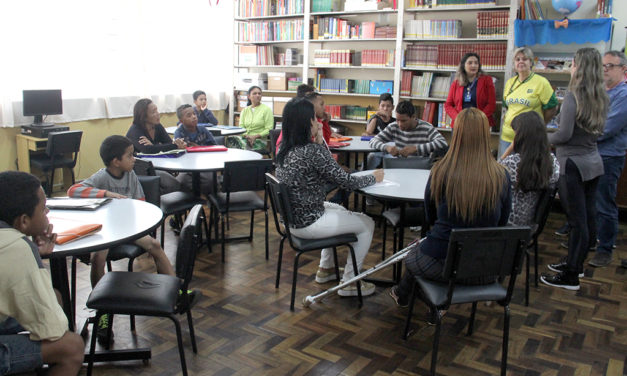 Crianças venezuelanas começam as atividades escolares em Esteio