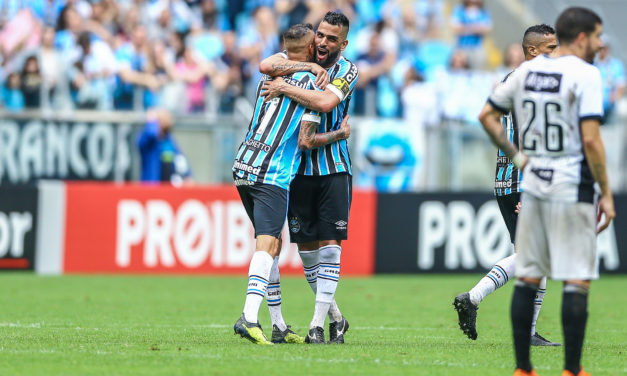 Grêmio vence o Ceará em dia de consagração do Luan