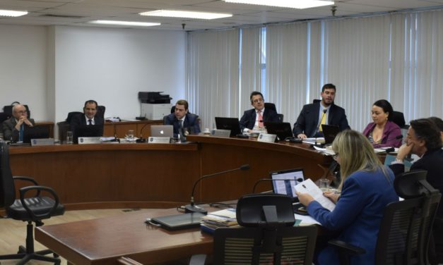 Inter e Grêmio foram denunciados no STJD por episódios ocorridos no Gre-Nal