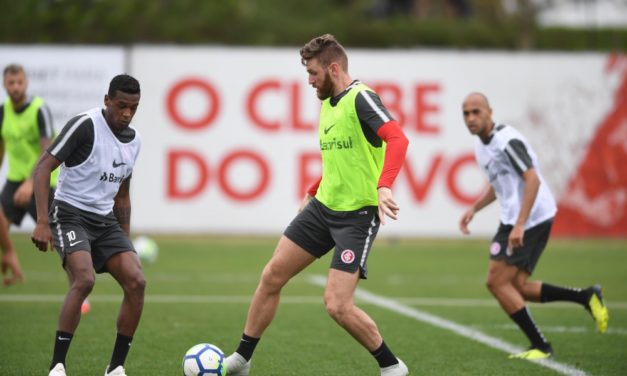 Inter treina com Fabiano improvisado na zaga