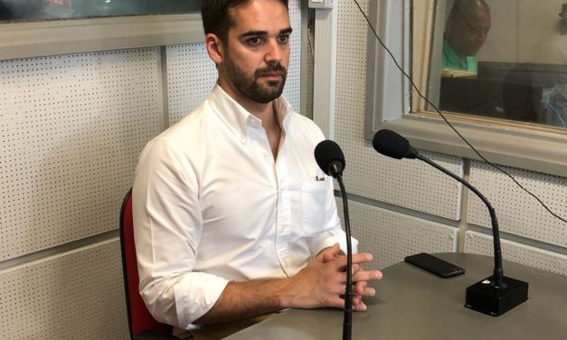 Eduardo Leite realiza entrevistas depois de eleito