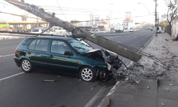 Acidente com condutor embriagado atrapalha o trânsito em Canoas