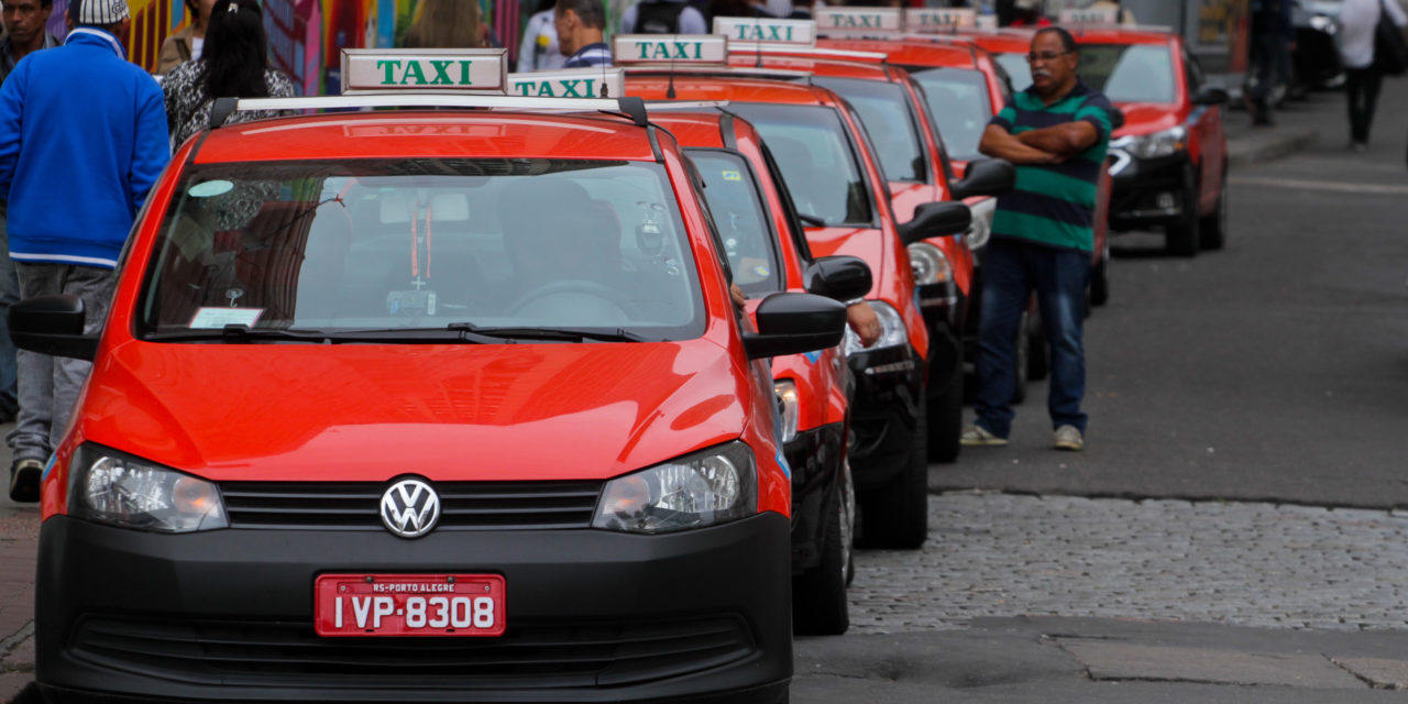 EPTC adia suspensão da bandeira 2 nos táxis