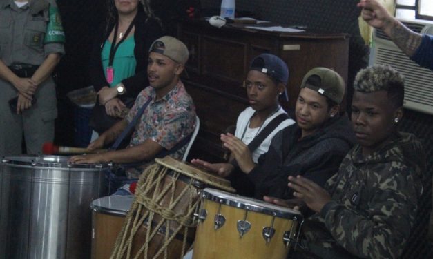 Jovens da Lomba do Pinheiro e Banda da Brigada Militar ensaiam juntos para evento do POD