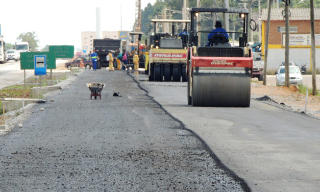 Serviços de pavimentação avançam nas obras da BR-116/RS