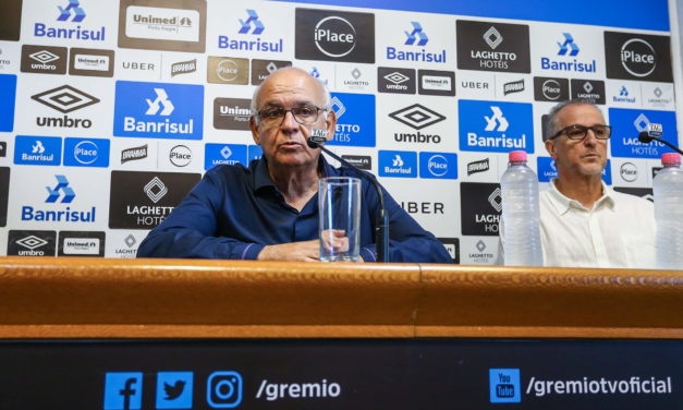 Após renovar com Renato, Grêmio vai em busca de reforços