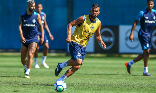 Maicon voltou aos treinos no Grêmio