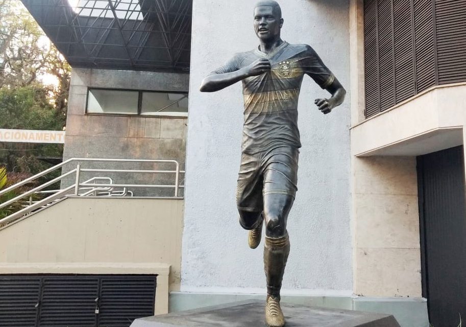 Estátua de Pedro Rocha será inaugurada em Porto Alegre