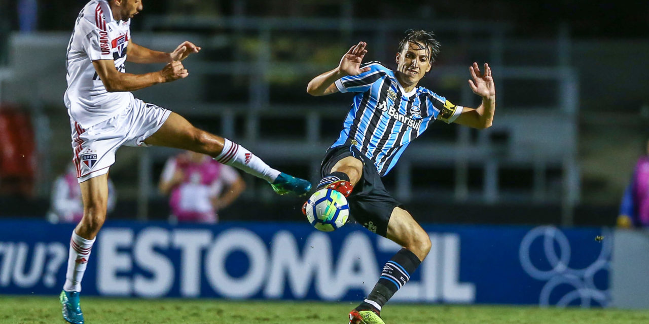 Pendurados são preocupação no Grêmio
