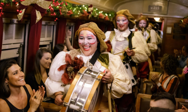 O encanto do Natal passeia de Maria Fumaça