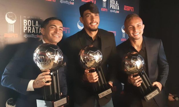 Dupla Gre-Nal tem representantes em premiação dos melhores do Brasileirão