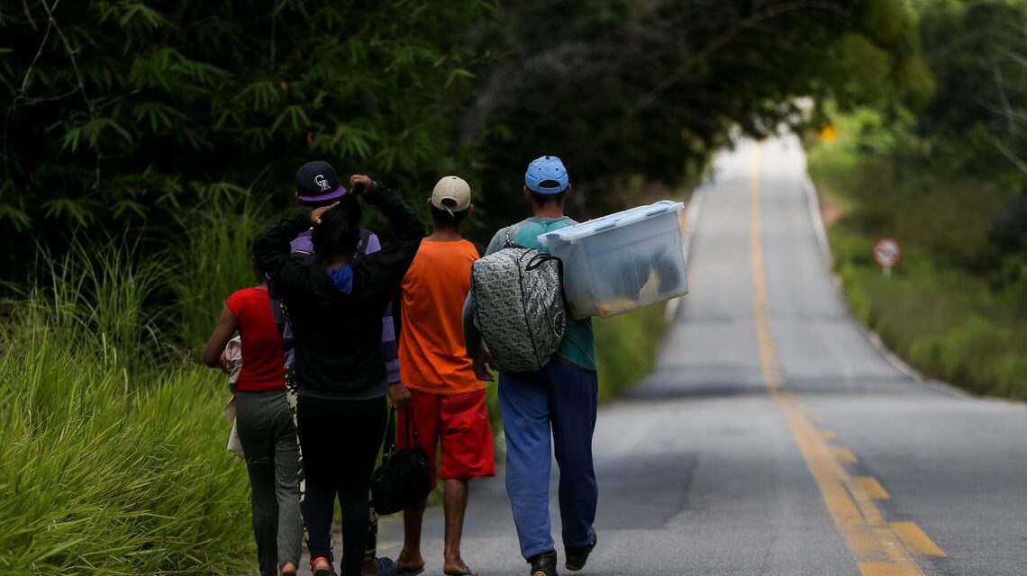 Mais 96 imigrantes venezuelanos chegam ao Rio Grande do Sul