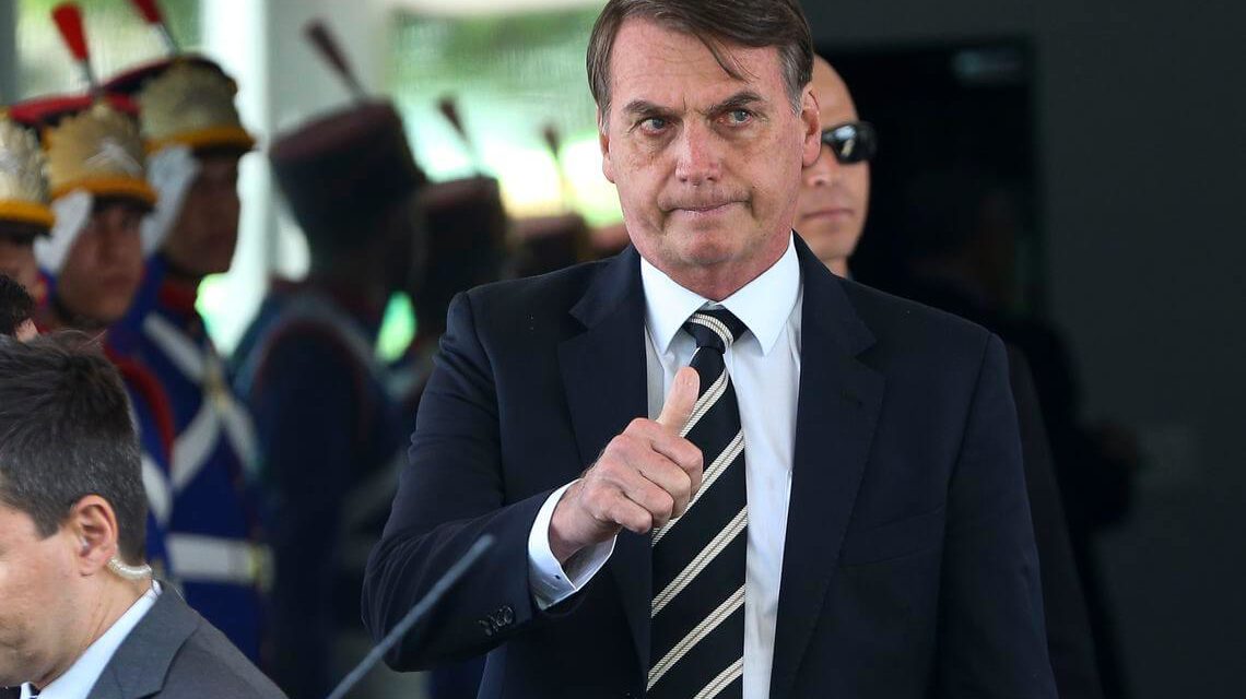 Bolsonaro diz que sancionará projeto que amplia posse de arma no campo