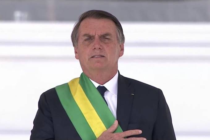 Bolsonaro estabelece novo salário mínimo de R$998 para 2019