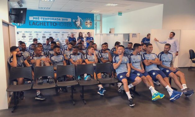 Elenco do Grêmio volta aos trabalhos