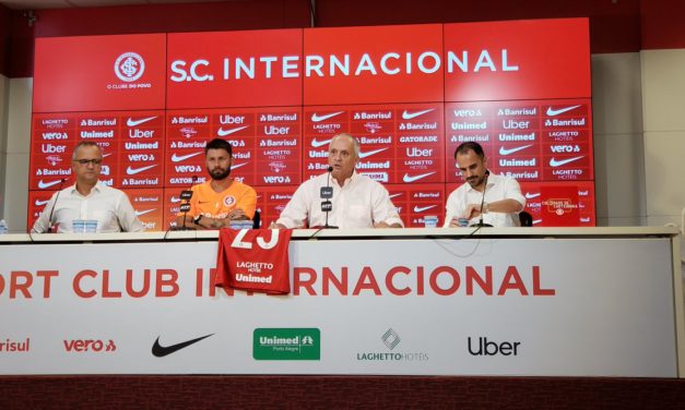 Sobis chega prometendo ajudar por títulos no Inter