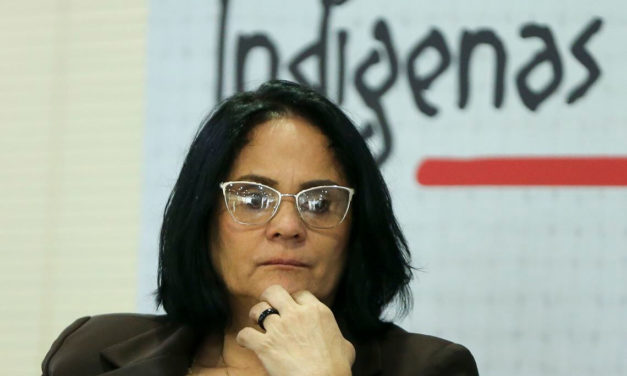 Revista acusa ministra de adotar uma criança contra a vontade da família