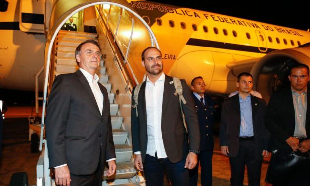 Bolsonaro chega nesta segunda à Suíça; Mourão assume a Presidência