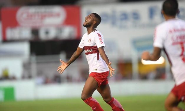 Colorado estreia com vitória no final