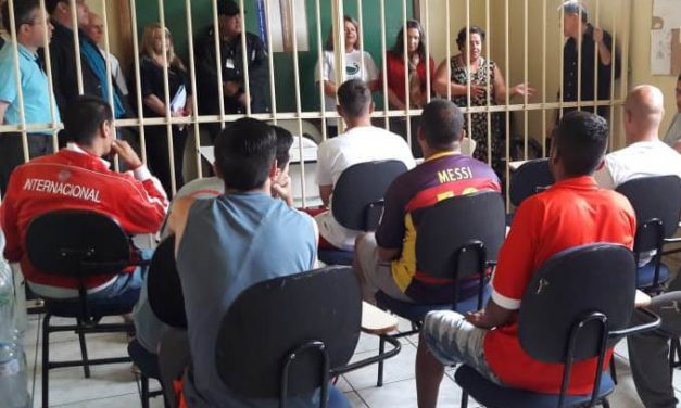 Apenados da Penitenciária de Rio Grande têm formatura do Ensino Fundamental