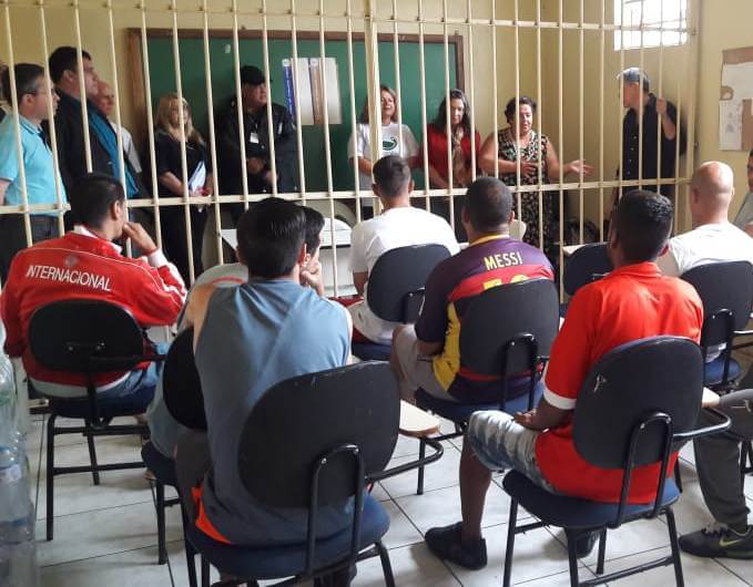 Apenados da Penitenciária de Rio Grande têm formatura do Ensino Fundamental