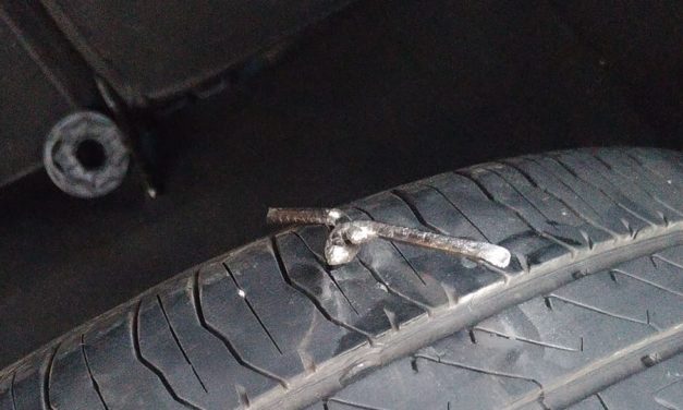 Bandidos roubam depósito em Cachoeirinha e jogam miguelitos na pista