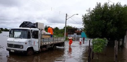 Governo Federal promete R$ 4,5 milhões para municípios atingidos pelas enchentes no RS