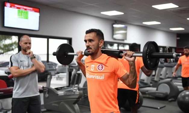 Inter renova com lateral Uendel