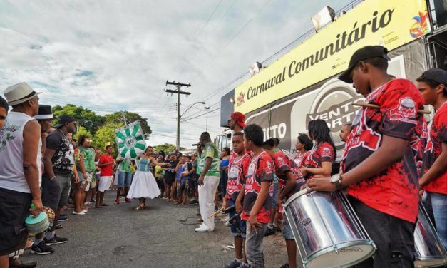Carnaval comunitário reúne 1,5 mil pessoas no Morro Santana