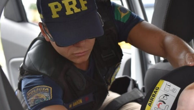Cadeirinha na posição certa salva bebê em acidente