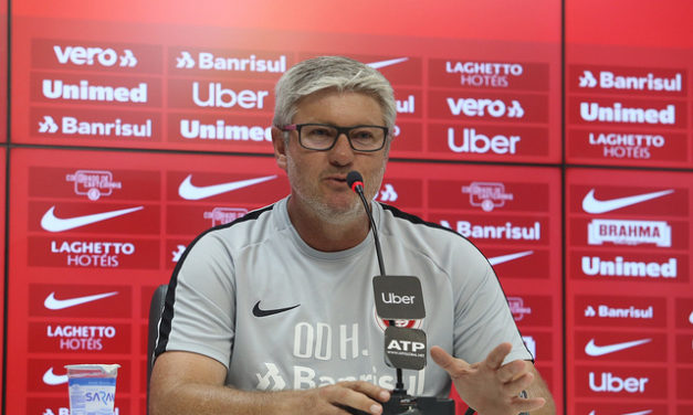 Odair mandou um recado para quem quer se meter na escalação do Inter
