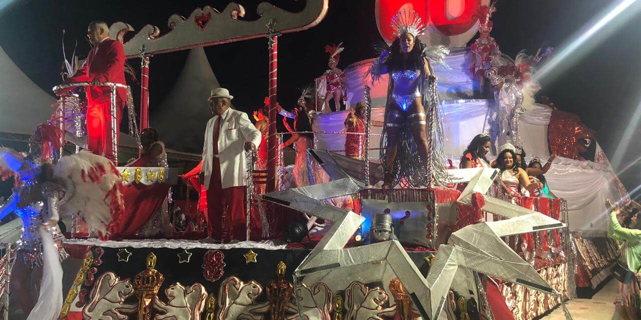 Presente de aniversário: Imperadores é a campeã do Carnaval de Porto Alegre