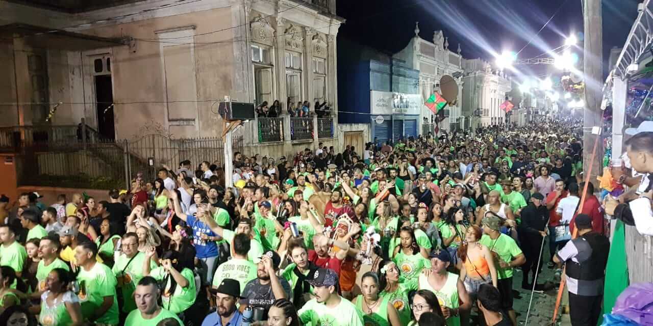 Carnaval de Jaguarão, “Salvador do Sul”, dobra a população do município