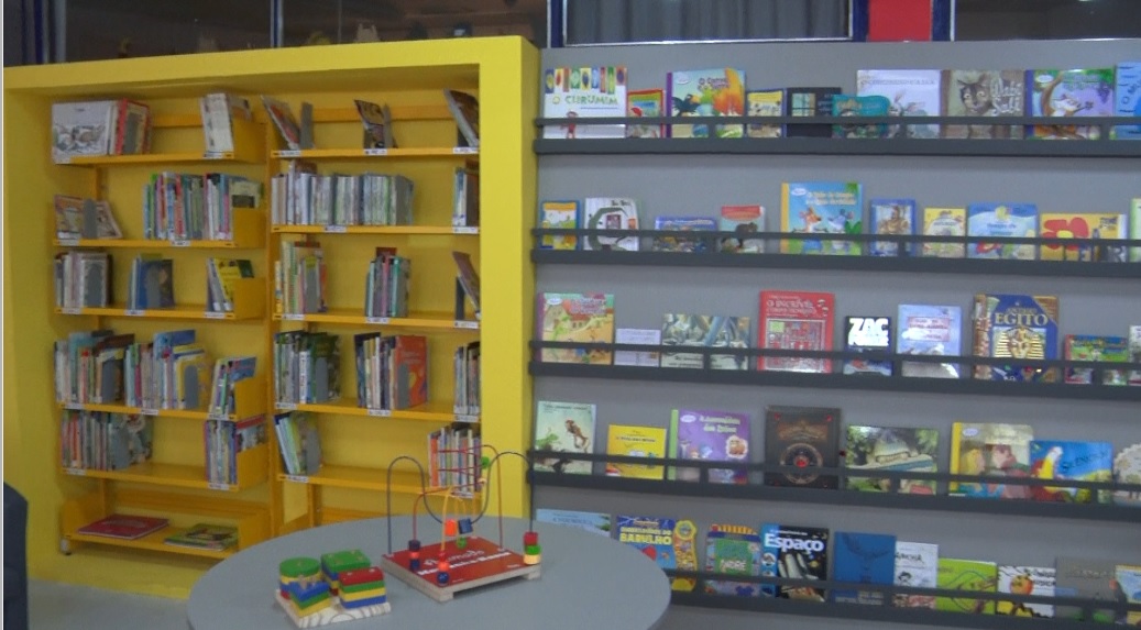 Apae inaugura biblioteca em unidade do bairro Glória