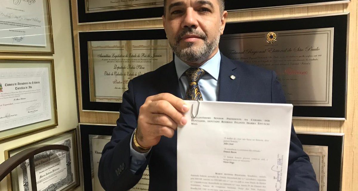 Marco Feliciano protocola pedido de impeachment de Mourão