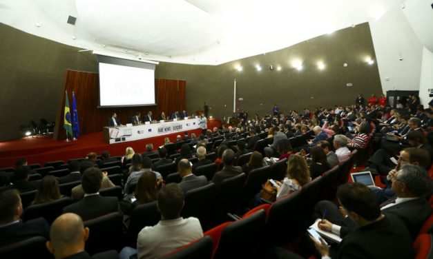 Pesquisadores: legislação do país é limitada para combater fake news