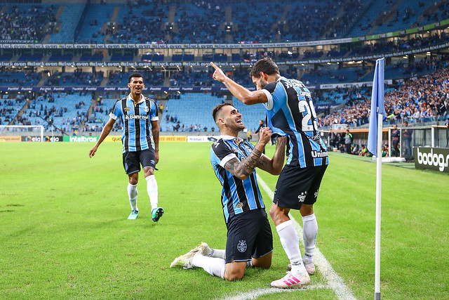 Grêmio comemora boa fase de Vizeu