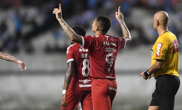 Guerrero pode ser primeiro estrangeiro artilheiro da Copa do Brasil