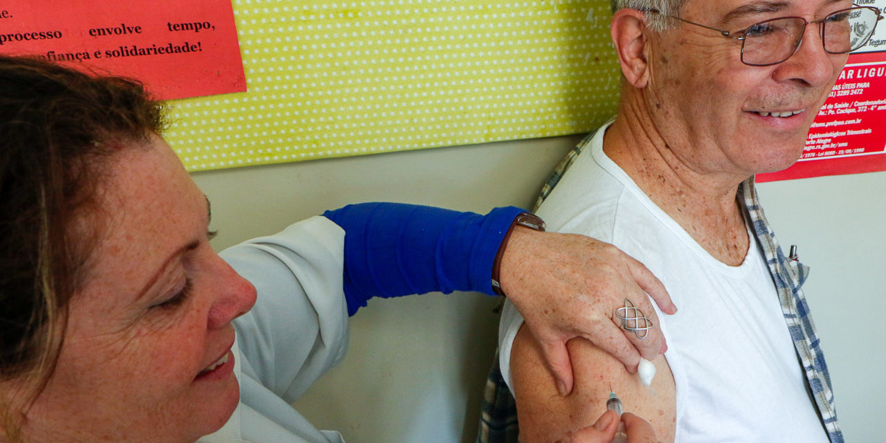 Vacinação contra a gripe no Dia D alcança 55 mil doses em Porto Alegre