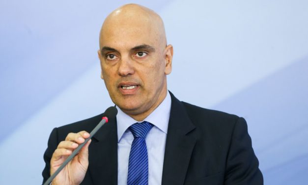 Julgamento de decreto sobre armas é paralisado após voto contrário de Alexandre Moraes