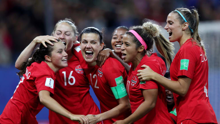Canadá vence Nova Zelândia e se garante nas oitavas da Copa do Mundo