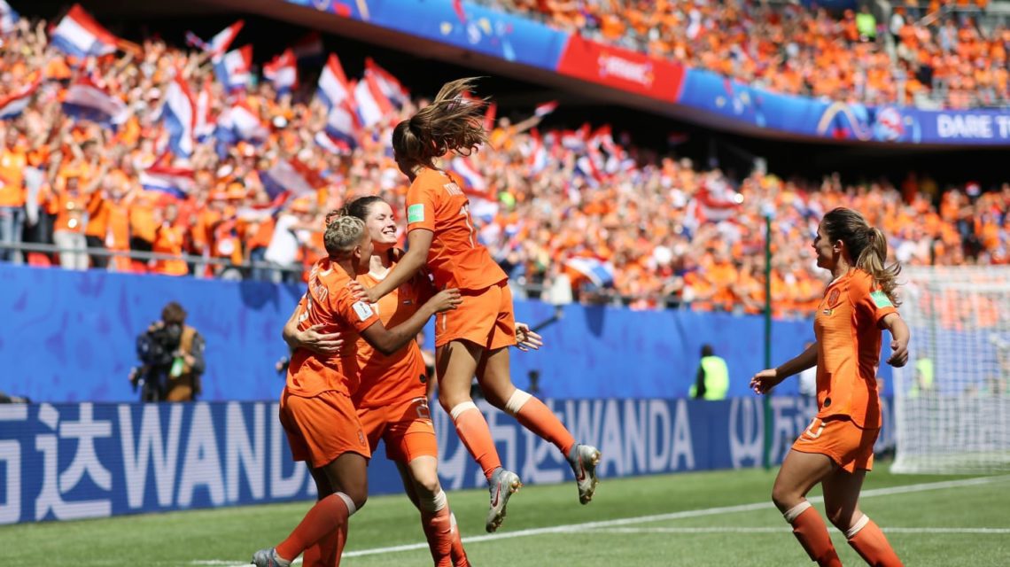 Holanda vence e encaminha classificação