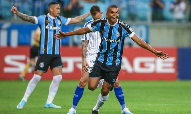 Grêmio goleira o Avaí na Arena
